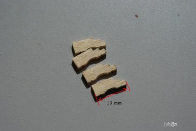 En esta fotografía podemos observar los laterales de las cureñas ya con su forma a falta de darle el ultimo retoque con un limatón plano.